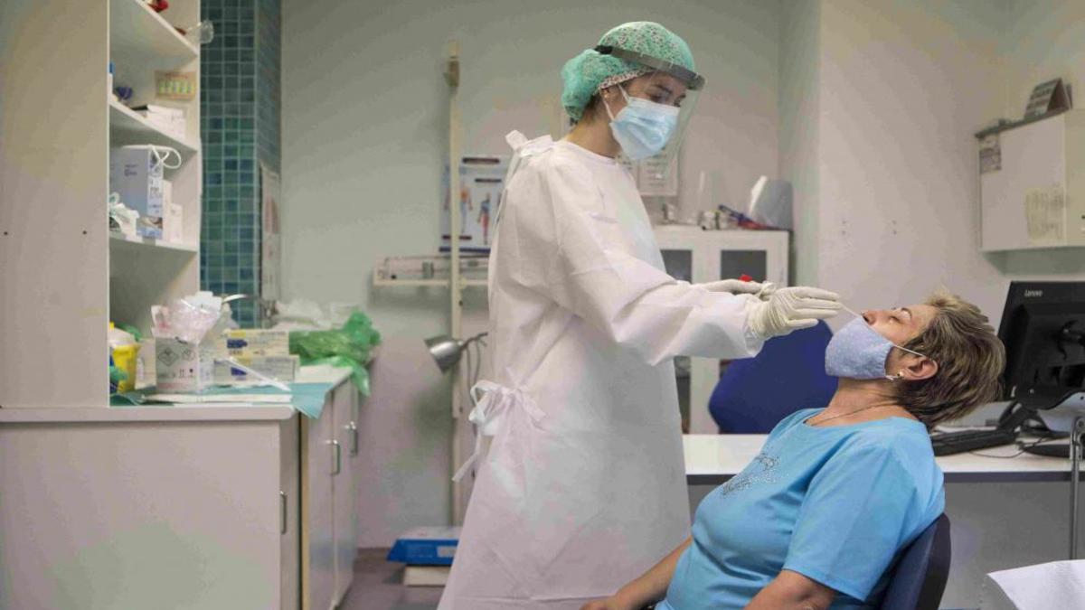 ¿Qué tengo que hacer si soy contacto de un positivo? El nuevo protocolo de Salut en Cataluña ¿Qué tengo que hacer si soy contacto de un positivo? El nuevo protocolo de Salut en Cataluña