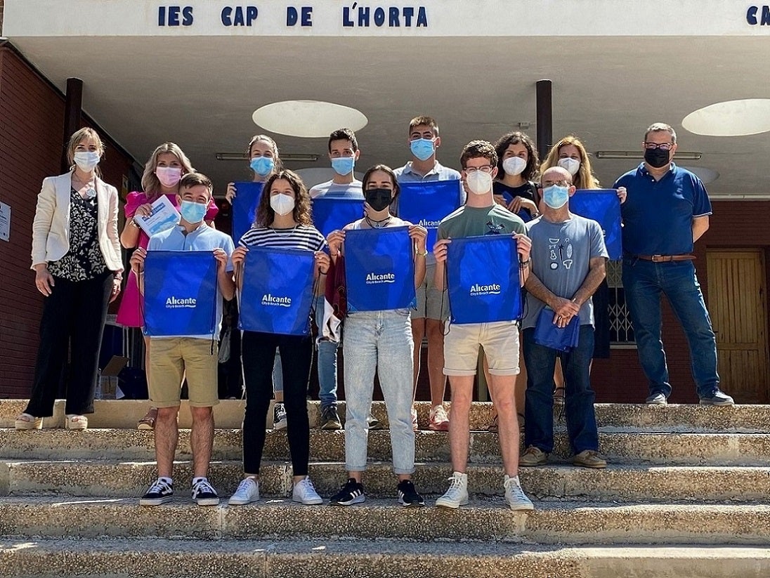 El IES Cabo de la Huerta crea una aplicación móvil gratuita para fomentar el turismo patrimonial de Alicante El IES Cabo de la Huerta crea una aplicación móvil gratuita para fomentar el turismo patrimonial de Alicante