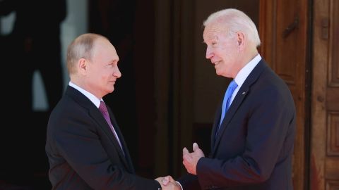 Vladimir Putin, presidente de Rusia, y su hom&oacute;logo en Estados Unidos, Joe Biden