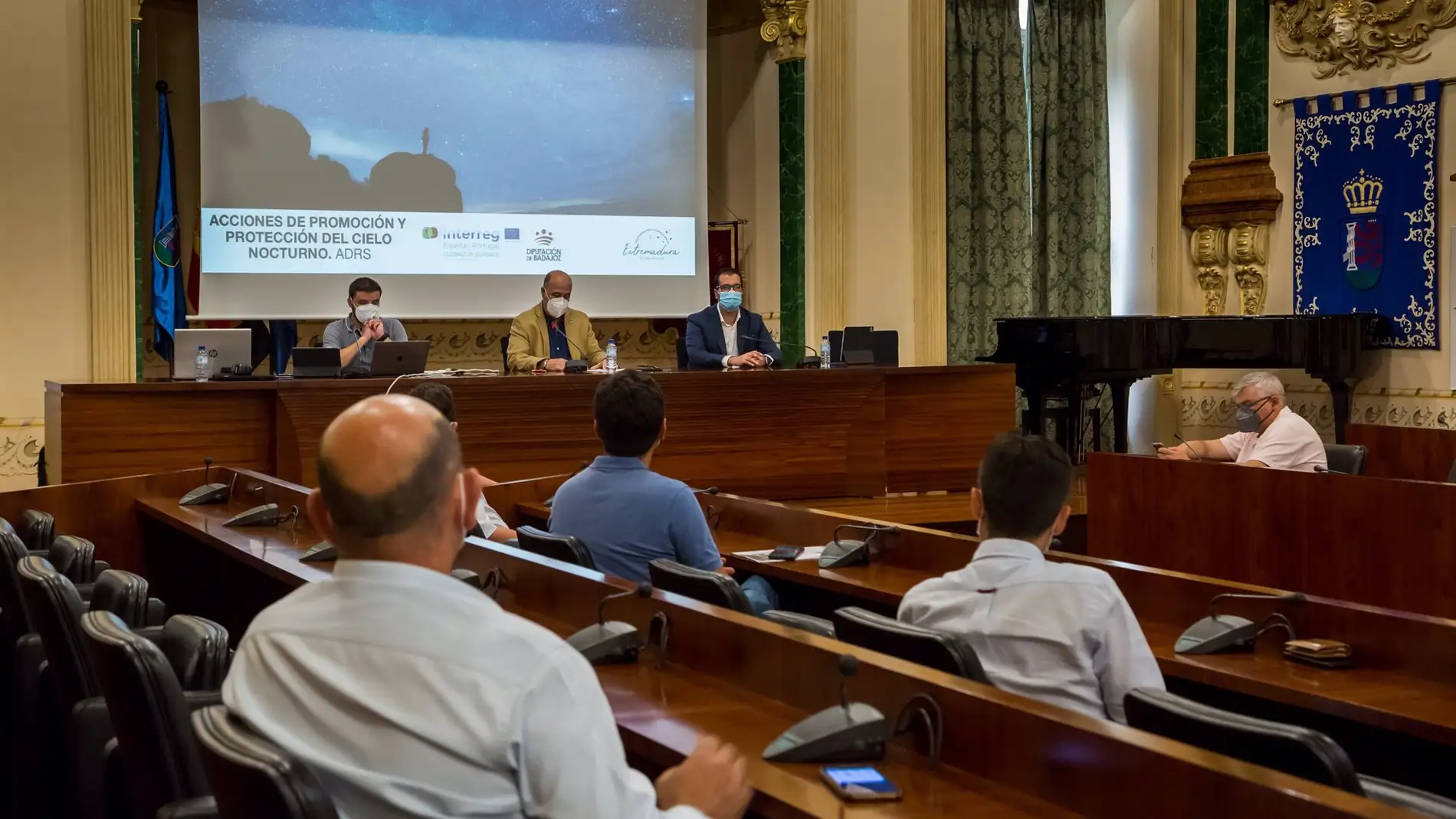 La Diputación de Badajoz trabaja en un catálogo de servicios para luchar frente a la contaminación lumínica