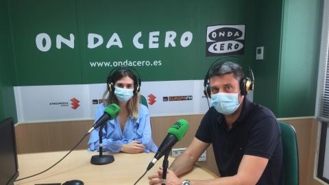 Luis Miguel Botella y Marina Alca&ntilde;iz de &Oacute;ptica Deseover de Elche.