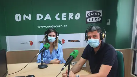 Luis Miguel Botella y Marina Alcañiz de Óptica Deseover de Elche. Luis Miguel Botella y Marina Alcañiz de Óptica Deseover de Elche.