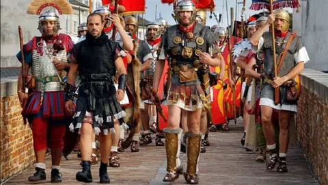 Carretera y Manta Ruta por el Lugo Romano