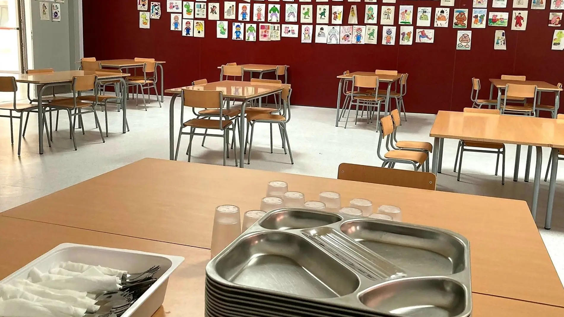 El servicio de comedor escolar de verano comienza hoy en seis centros y llegará a un centenar de alumnos en la capital