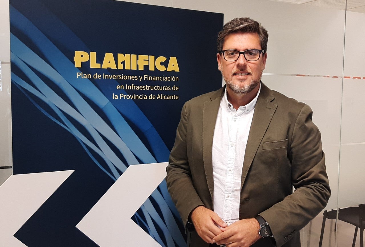 La Diputación de Alicante incrementa un 50 por ciento la inversión en los planes de obra que alcanza a todas las poblaciones La Diputación de Alicante incrementa un 50 por ciento la inversión en los planes de obra que alcanza a todas las poblaciones