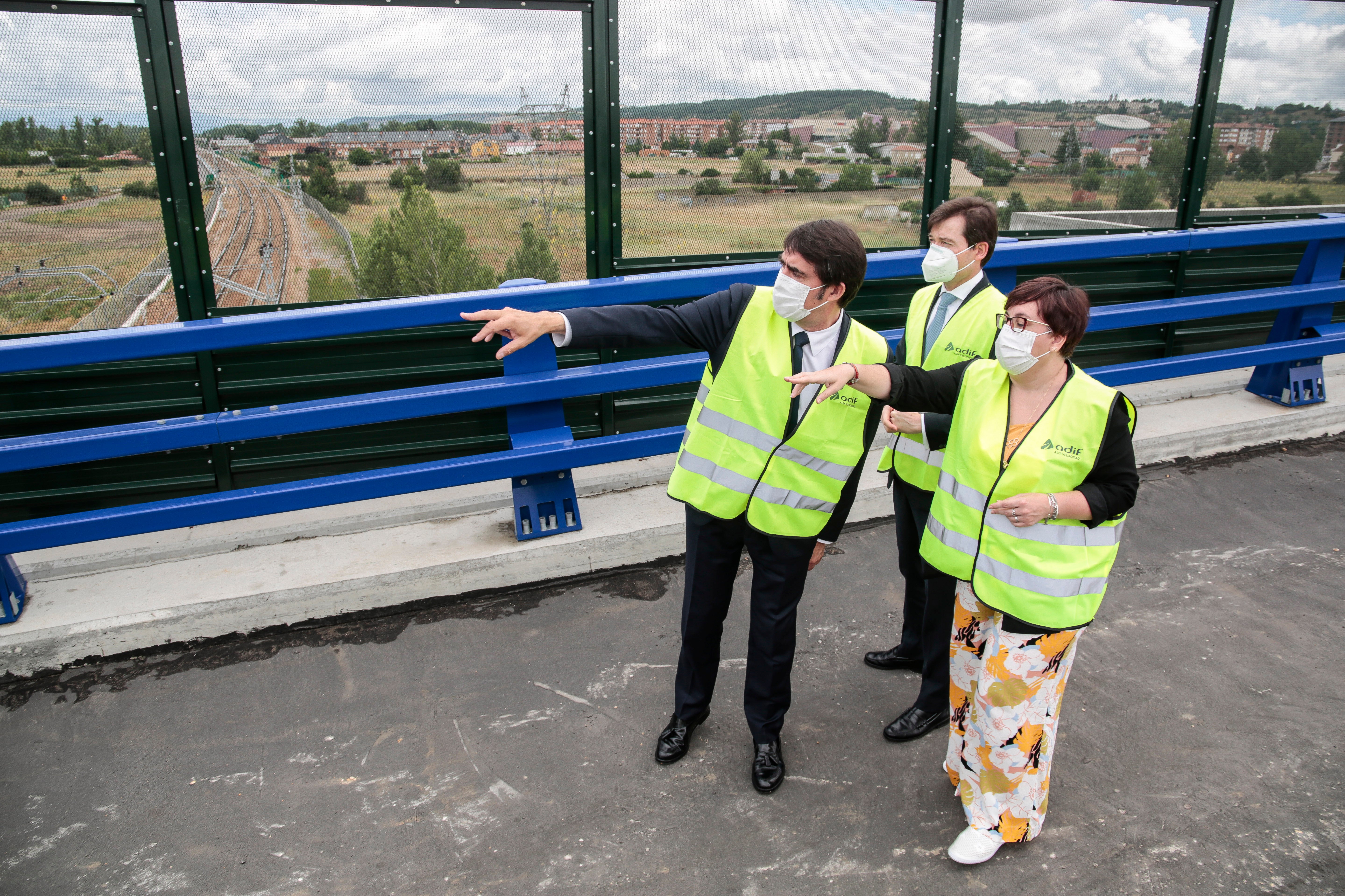 ADIF pondrá en marcha la nueva vía de la integración ferroviaria del AVE en agosto ADIF pondrá en marcha la nueva vía de la integración ferroviaria del AVE en agosto