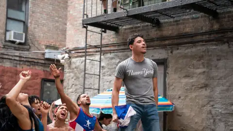 El actor Anthony Ramos (d), protagonista de la película 'En un barrio de Nueva York' El actor Anthony Ramos (d), protagonista de la película 'En un barrio de Nueva York'