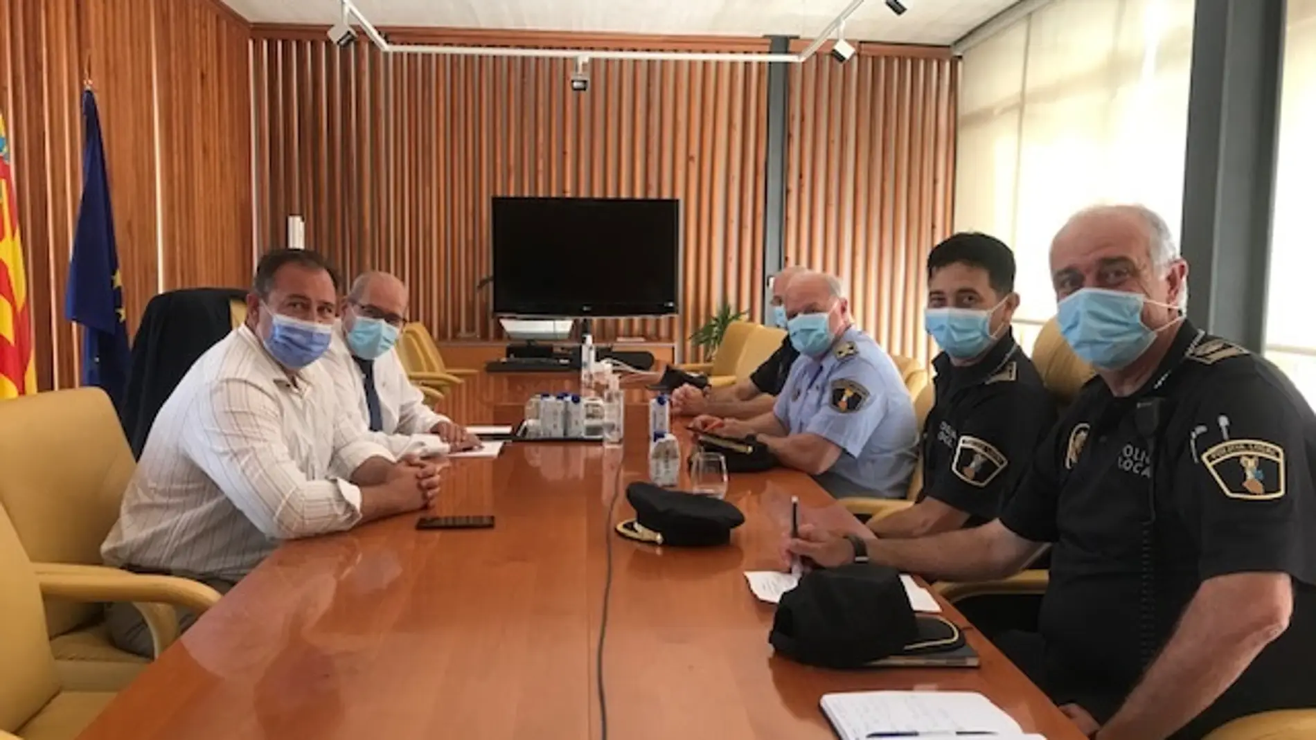 Reunión de concejales de Seguridad de Alicante y El Campello con mandos policiales de ambos municipios