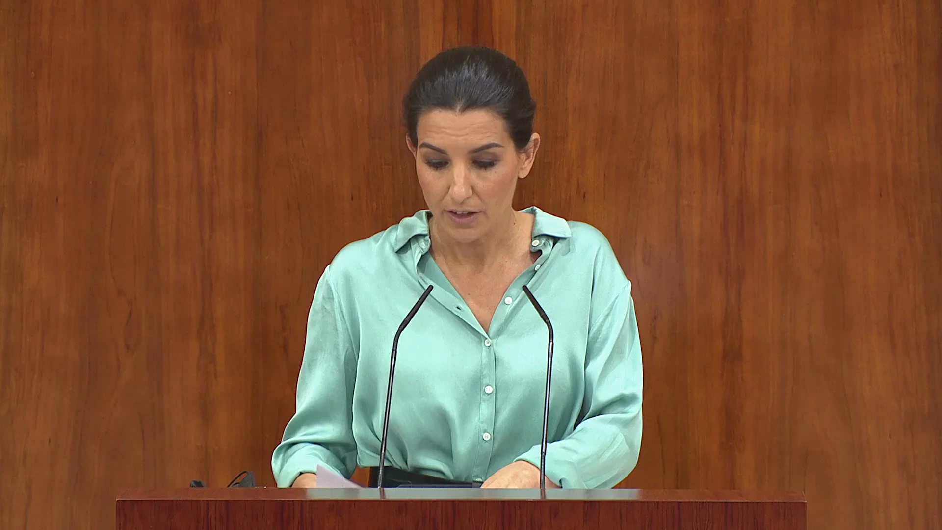 Rocío Monasterio acusa al diputado de Podemos Mbaye de entrar a España de forma ilegal y este lamenta su "racismo" Rocío Monasterio acusa al diputado de Podemos Mbaye de entrar a España de forma ilegal y este lamenta su "racismo"