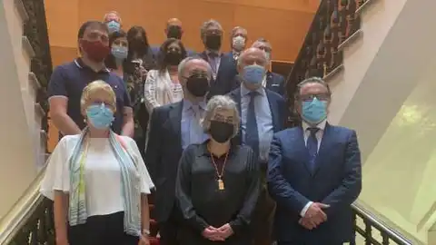 Foto de familia tras el Pleno de Honores y Distinciones Foto de familia tras el Pleno de Honores y Distinciones