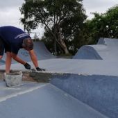 El Ayuntamiento realiza trabajos de mejora en las pista de skate del parque periurbano de Las Albinas