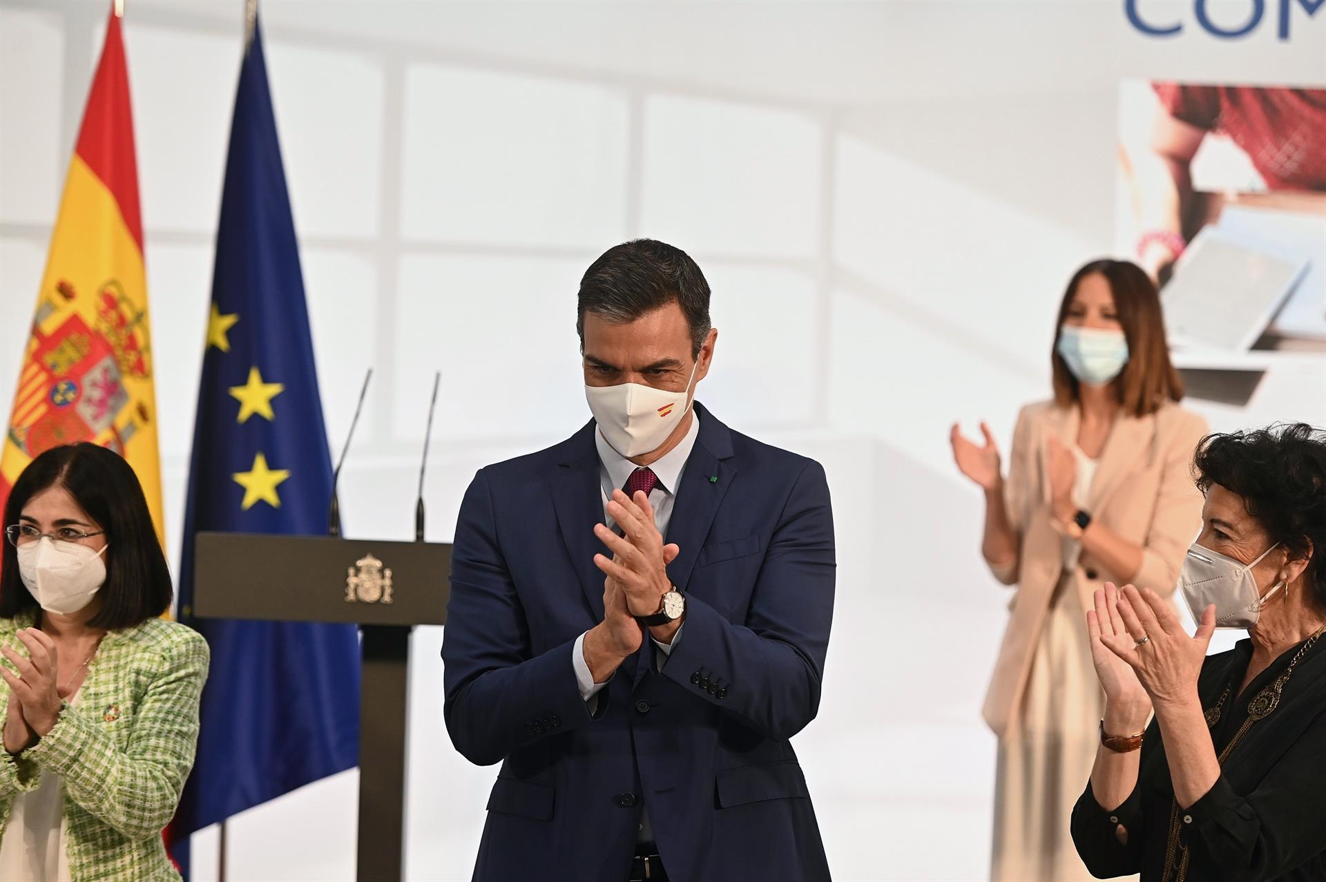 Persona física y un señor de Murcia: "Sábado sabadete, nuevo gabinete" Persona física y un señor de Murcia: "Sábado sabadete, nuevo gabinete"