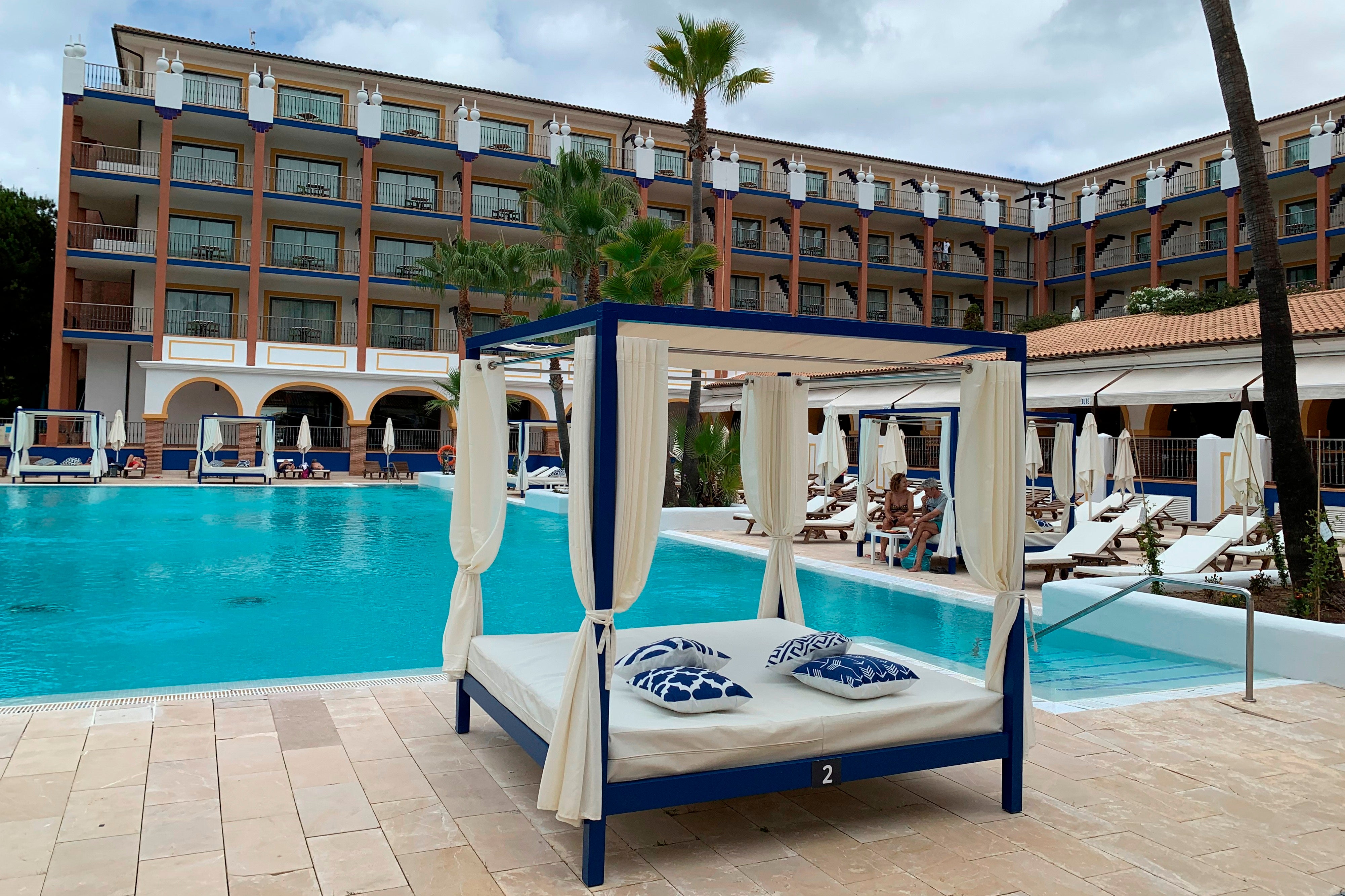La llamativa 'oferta de trabajo' de un hotel español de cinco estrellas: 4.000 euros por un alojamiento de dos meses La llamativa 'oferta de trabajo' de un hotel español de cinco estrellas: 4.000 euros por un alojamiento de dos meses