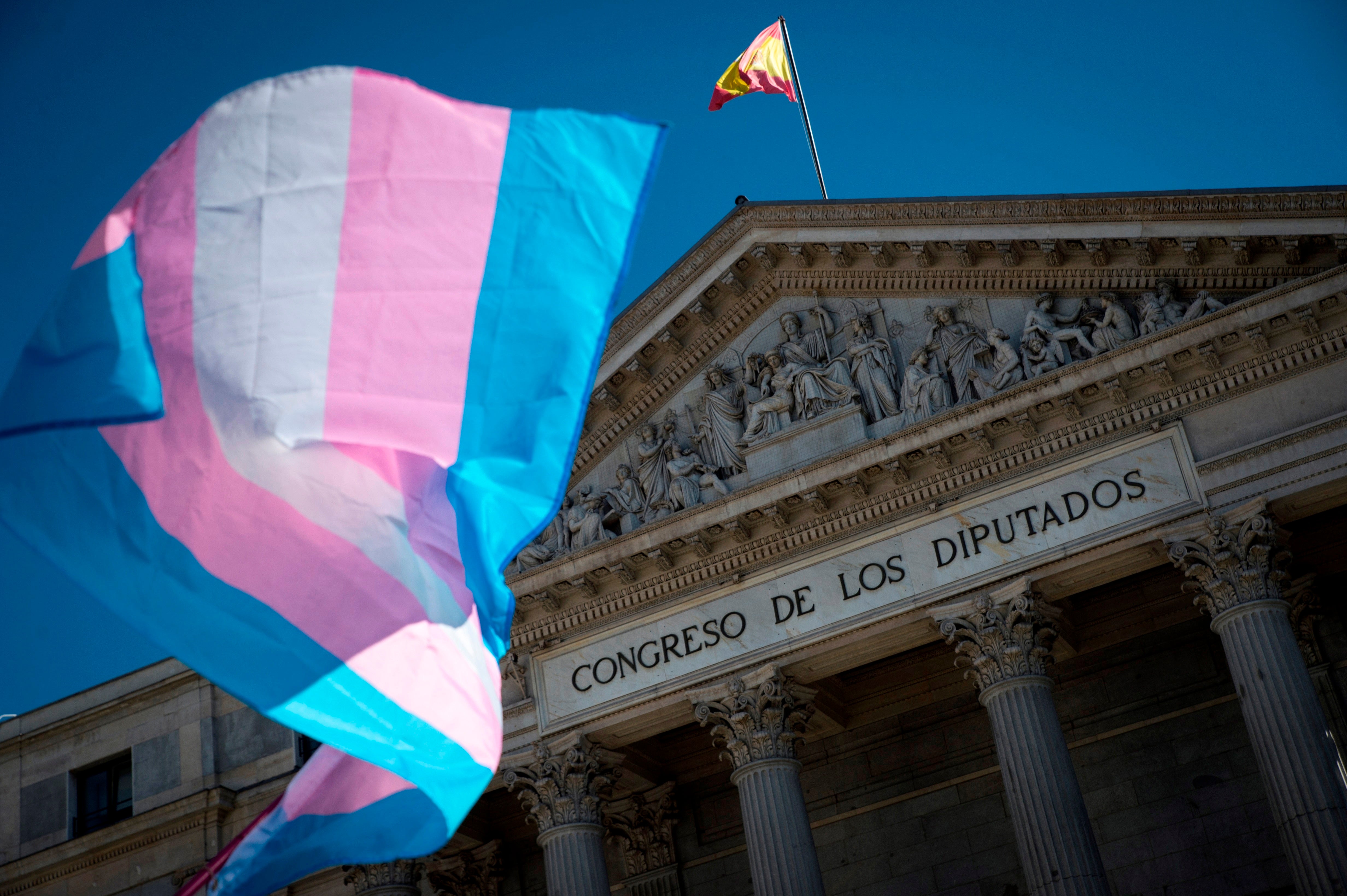 Estos son los puntos más polémicos de la ley trans que ultima el Gobierno Estos son los puntos más polémicos de la ley trans que ultima el Gobierno