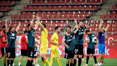 Los futbolistas del Rayo festejan el regreso a Primera Divisi&oacute;n.