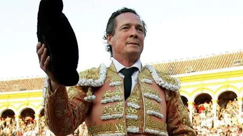 Recordamos la figura de José María Manzanares a través de su hermano Pedro Recordamos la figura de José María Manzanares a través de su hermano Pedro