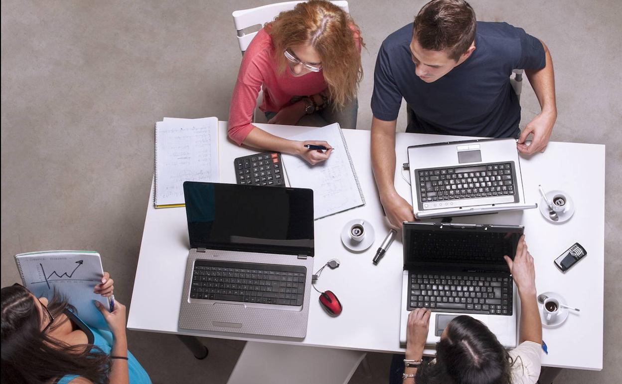 Diputación saca un nuevo plan Juventas Emprende para ayudar a los jóvenes de la provincia en sus proyectos empresariales Diputación saca un nuevo plan Juventas Emprende para ayudar a los jóvenes de la provincia en sus proyectos empresariales