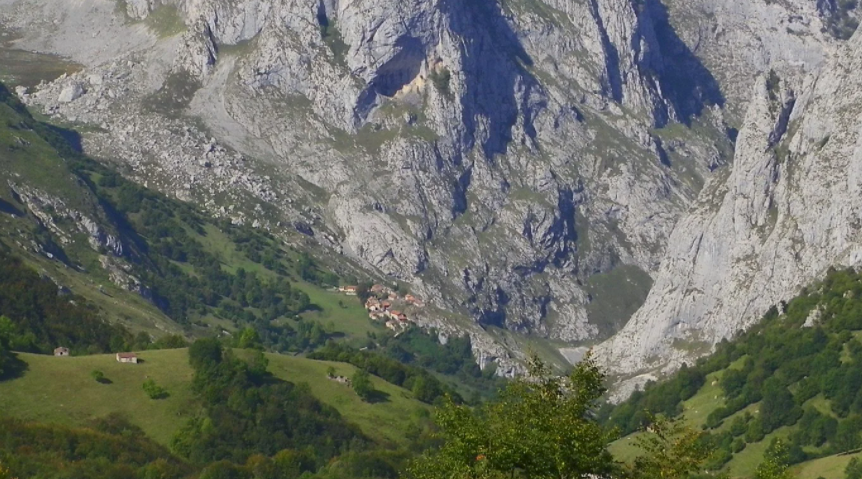 El Principado lanza una línea de subvenciones de 248.000 euros para el área de influencia del Parque Nacional de los Picos de Europa El Principado lanza una línea de subvenciones de 248.000 euros para el área de influencia del Parque Nacional de los Picos de Europa