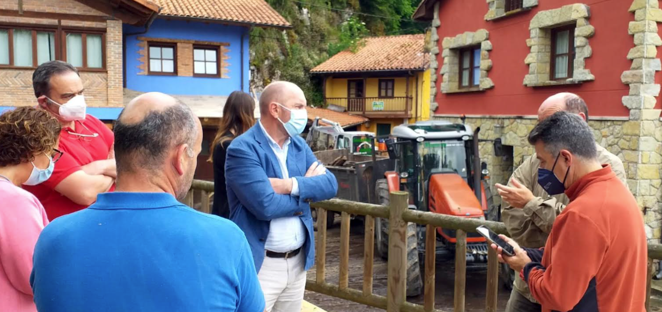 Juan Cofiño: "En las próximas semanas intentaremos dar respuesta a este pequeño desastre" Juan Cofiño: "En las próximas semanas intentaremos dar respuesta a este pequeño desastre"
