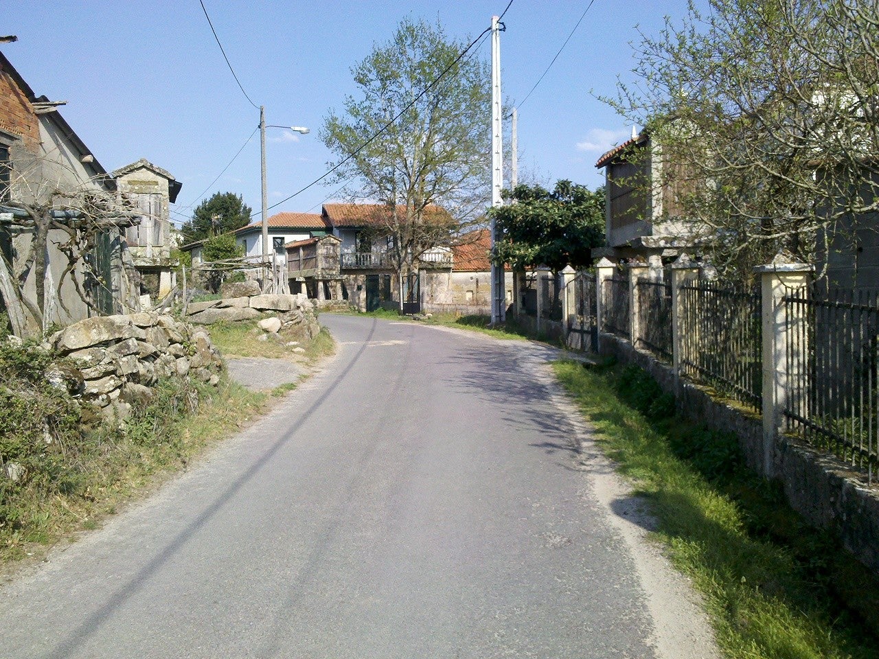 O Concello prosegue a mellora do pavimento en vías do rural da cidade O Concello prosegue a mellora do pavimento en vías do rural da cidade