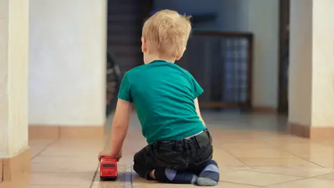 Signos de alarma del autismo en niños, ¿sabes qué vigilar? Signos de alarma del autismo en niños, ¿sabes qué vigilar?