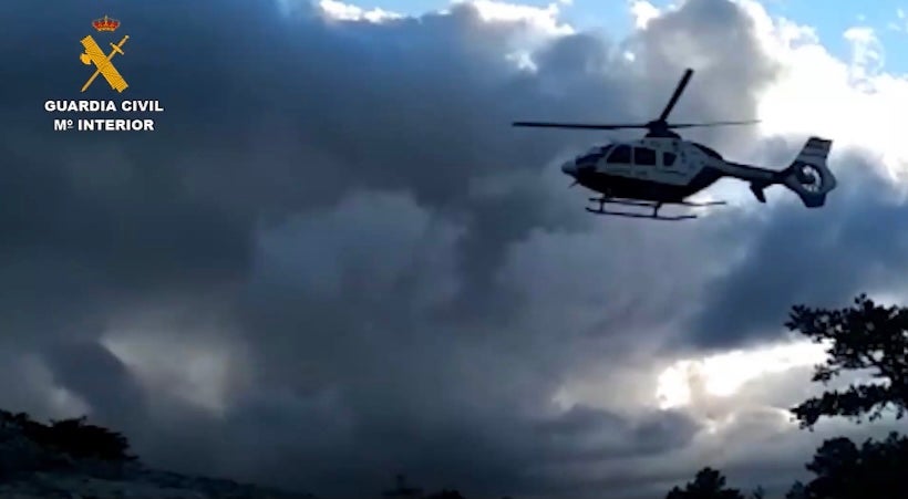 Un helicóptero de la Guardia Civil rescata a una senderista en un cerro de Tragacete Un helicóptero de la Guardia Civil rescata a una senderista en un cerro de Tragacete