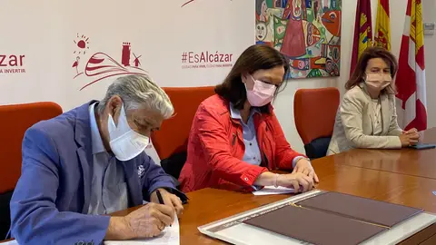 Perales y Melchor durante la firma del convenio Perales y Melchor durante la firma del convenio