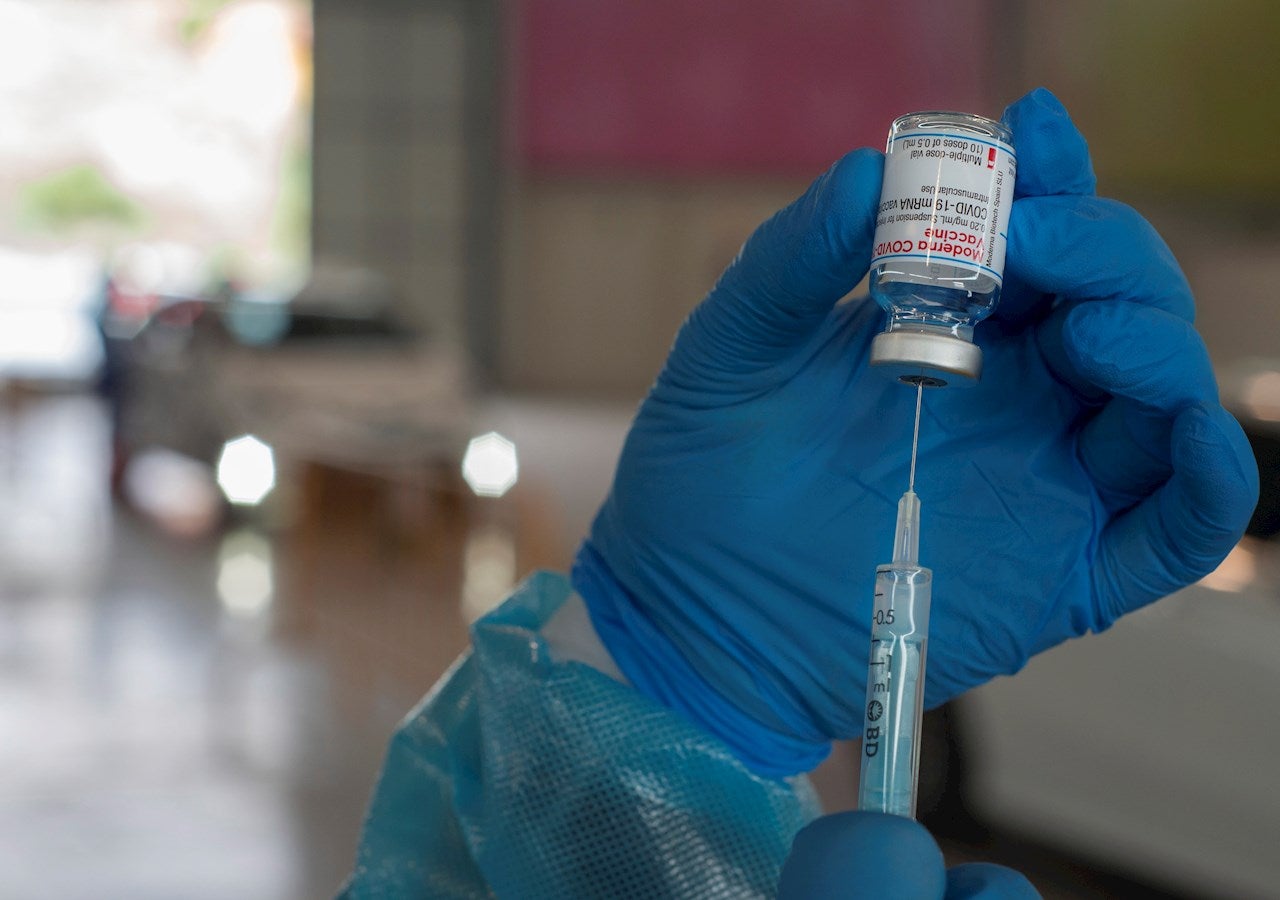 España vacuna con pauta completa al 30% de su población y roza los 15 millones de vacunados que planteó Sánchez España vacuna con pauta completa al 30% de su población y roza los 15 millones de vacunados que planteó Sánchez