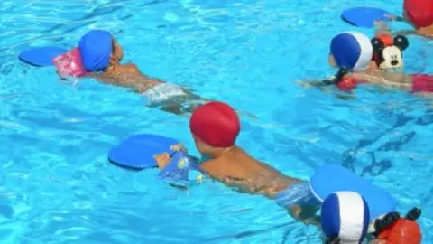 El Ayuntamiento de Cáceres adjudica por 12.900 euros el programa de natación de verano 2021 en las piscinas municipales El Ayuntamiento de Cáceres adjudica por 12.900 euros el programa de natación de verano 2021 en las piscinas municipales