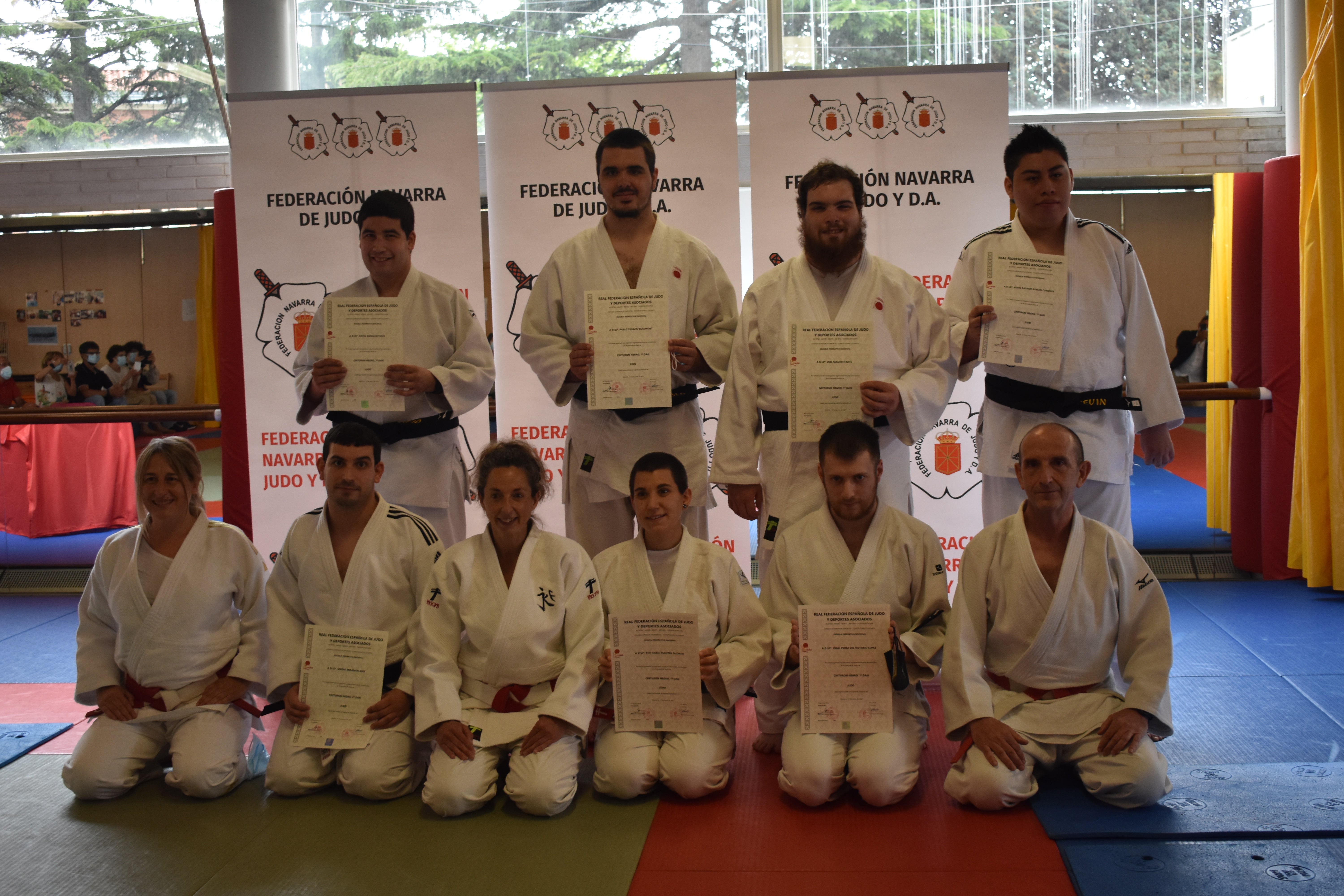 Siete judokas con necesidades educativas especiales, cinturones negro de 1º y 2º Dan Siete judokas con necesidades educativas especiales, cinturones negro de 1º y 2º Dan