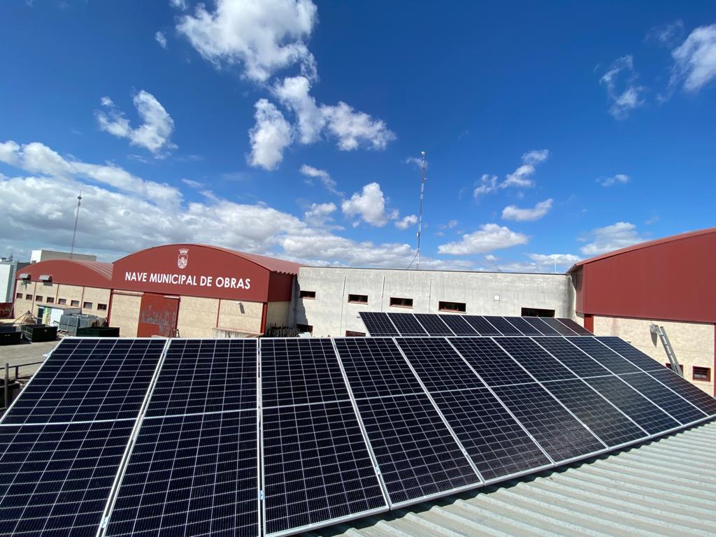 Chiclana comienza a instalar placas fotovoltaicas en los edificios municipales Chiclana comienza a instalar placas fotovoltaicas en los edificios municipales