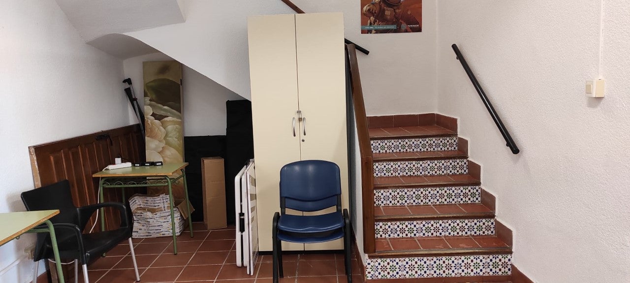 Nuevo retraso en la instalación del ascensor en la sede de la Asociación Parkinson Elche Nuevo retraso en la instalación del ascensor en la sede de la Asociación Parkinson Elche