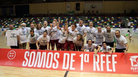 El Joventut d'Elx celebra el ascenso a Primera.