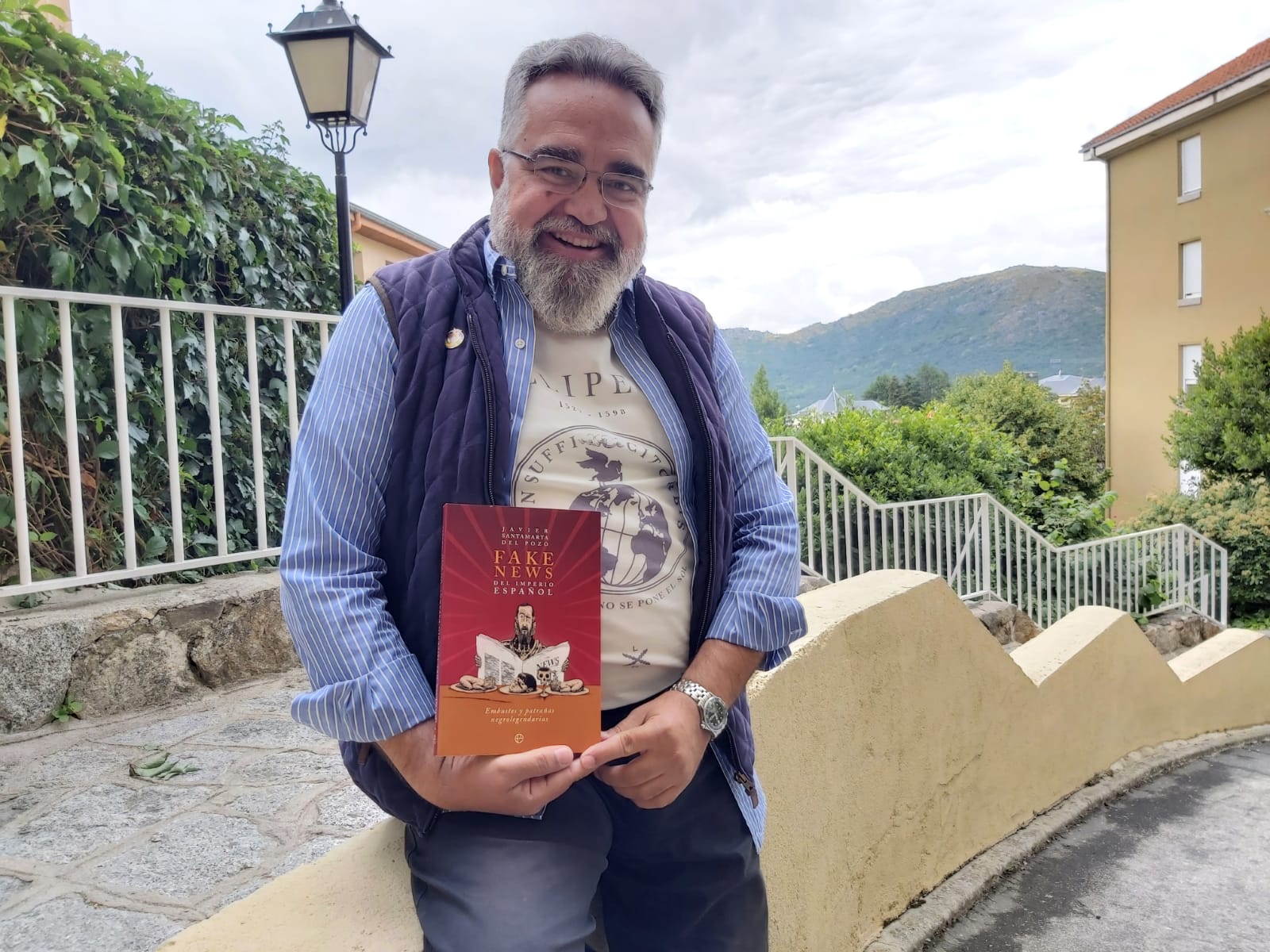 Javier Santamarta, divulgador de historia: "Los españoles hemos asumido lo peor de nuestra historia como si fuera la verdad del evangelio" Javier Santamarta, divulgador de historia: "Los españoles hemos asumido lo peor de nuestra historia como si fuera la verdad del evangelio"