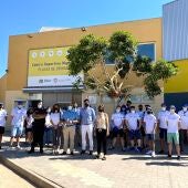 Jóvenes desempleados del municipio realizan desde ayer labores de información y apoyo en las playas de Orihuela 