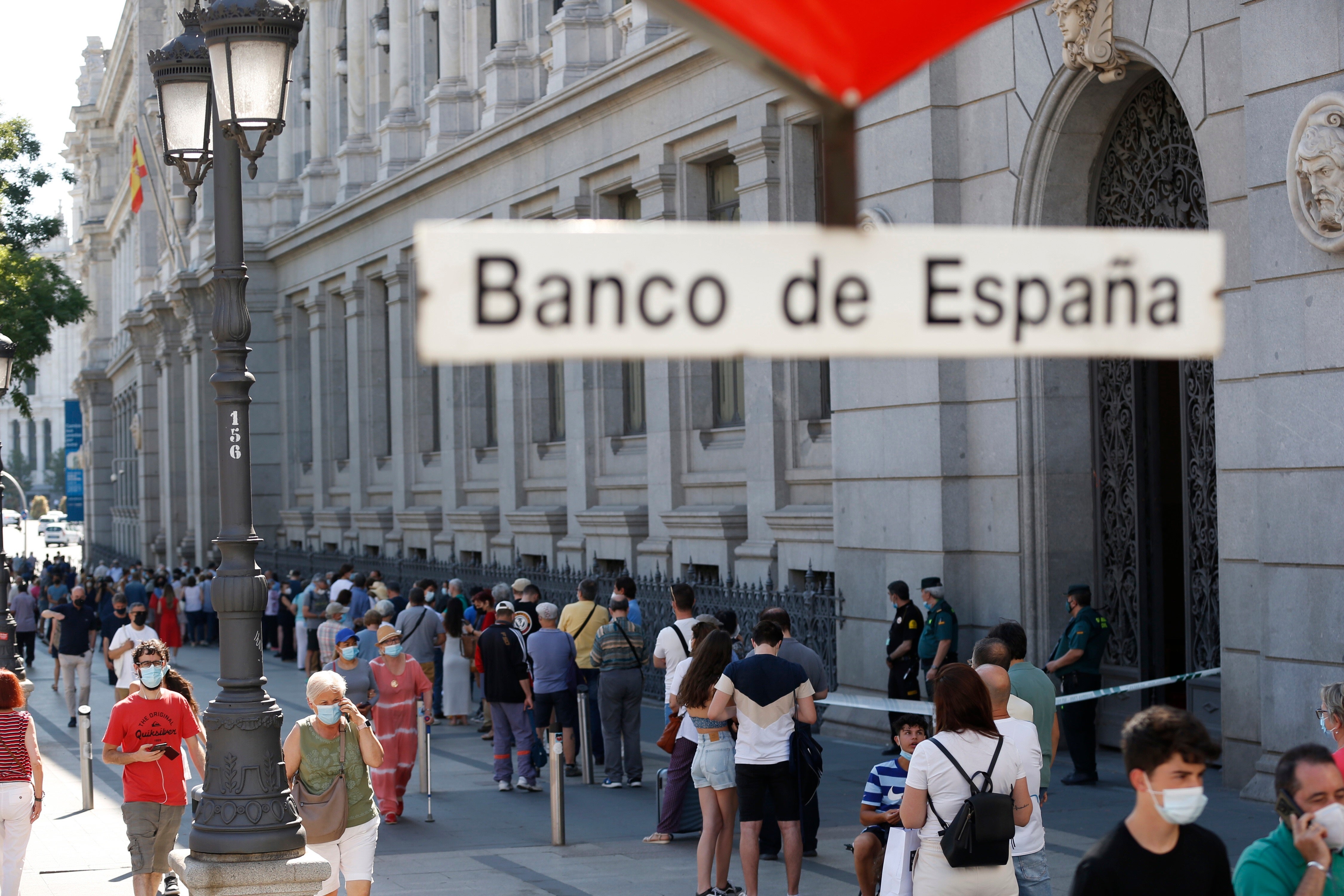 El Banco de España advierte de los riesgos y vulnerabilidades de las familias y sectores como la hostelería El Banco de España advierte de los riesgos y vulnerabilidades de las familias y sectores como la hostelería