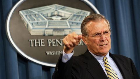 Muere Donald Rumsfeld, exsecretario de Defensa de EE.UU. con George W. Bush e ide&oacute;logo de la guerra de Irak, a los 88 a&ntilde;os