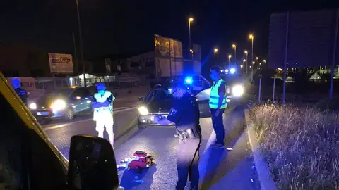 Servicios de emergencias en el lugar del atropello registrado en Elche. Servicios de emergencias en el lugar del atropello registrado en Elche.