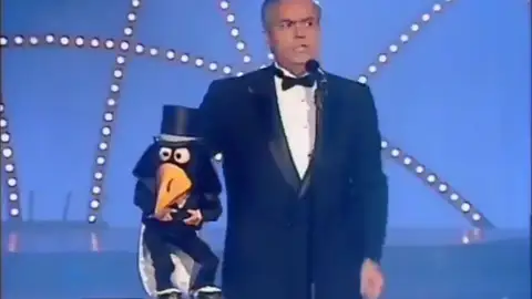 Así acusaba el cuervo Rockefeller a José Luis Moreno hace años: "Corruptos, chorizos, cabestros y empresarios como usted" Así acusaba el cuervo Rockefeller a José Luis Moreno hace años: "Corruptos, chorizos, cabestros y empresarios como usted"