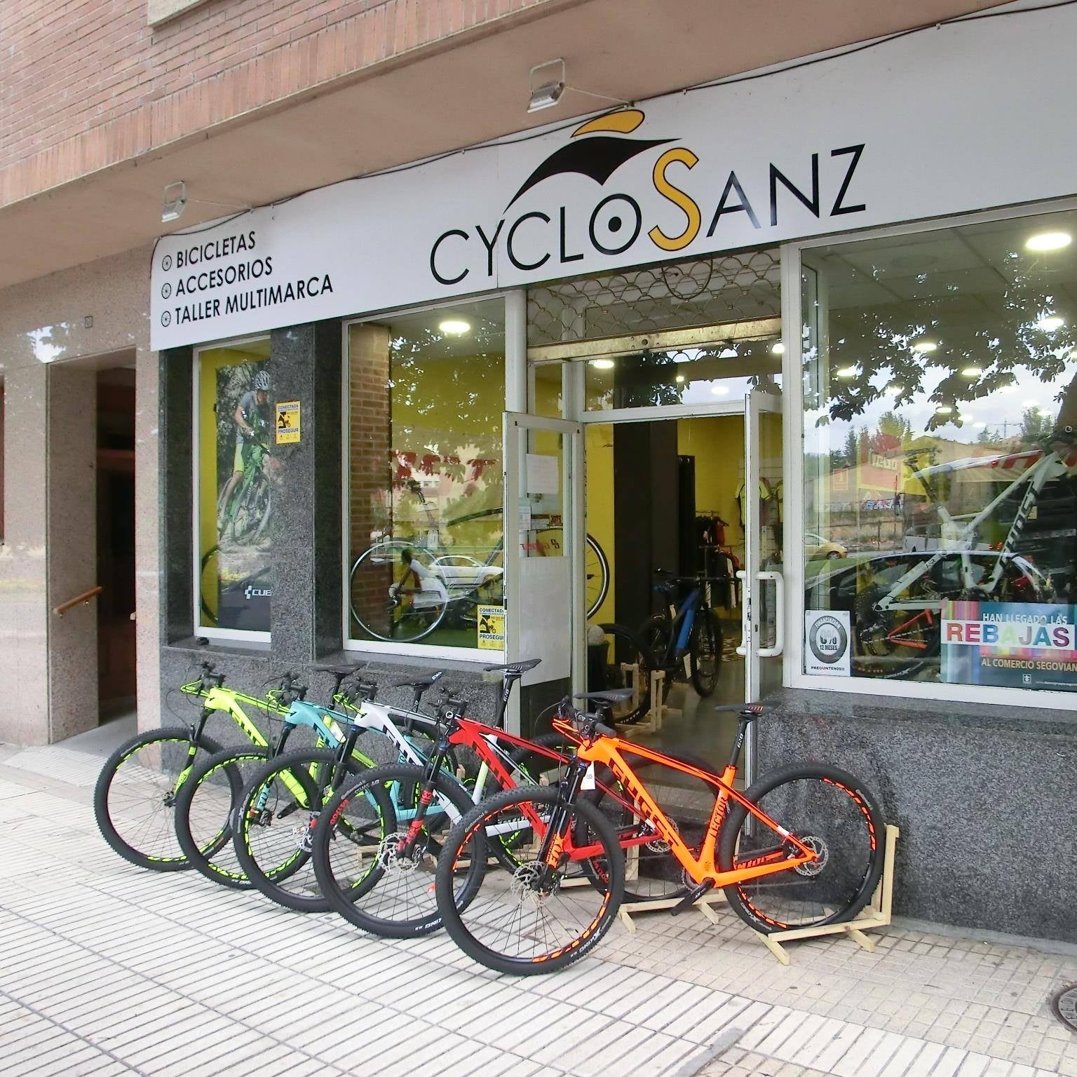Puesta a punto de la bici en Cyclo Sanz Puesta a punto de la bici en Cyclo Sanz