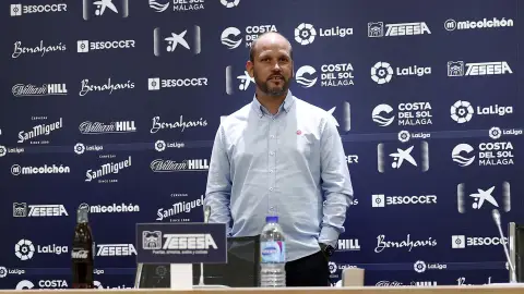 José Alberto López el día de su presentación en La Rosaleda Entrenador malaguista