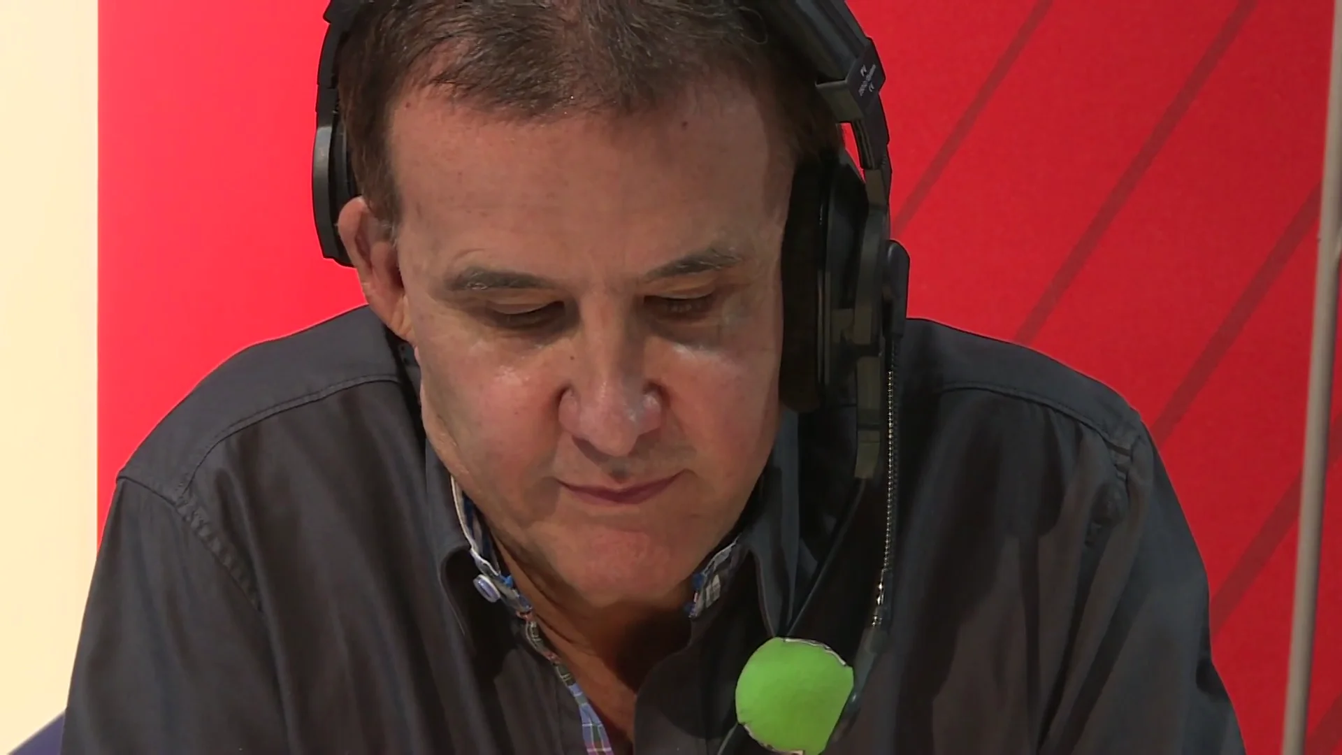 Así ha comenzado el último programa de De la Morena en la radio: "Buenas noches y gracias" Así ha comenzado el último programa de De la Morena en la radio: "Buenas noches y gracias"
