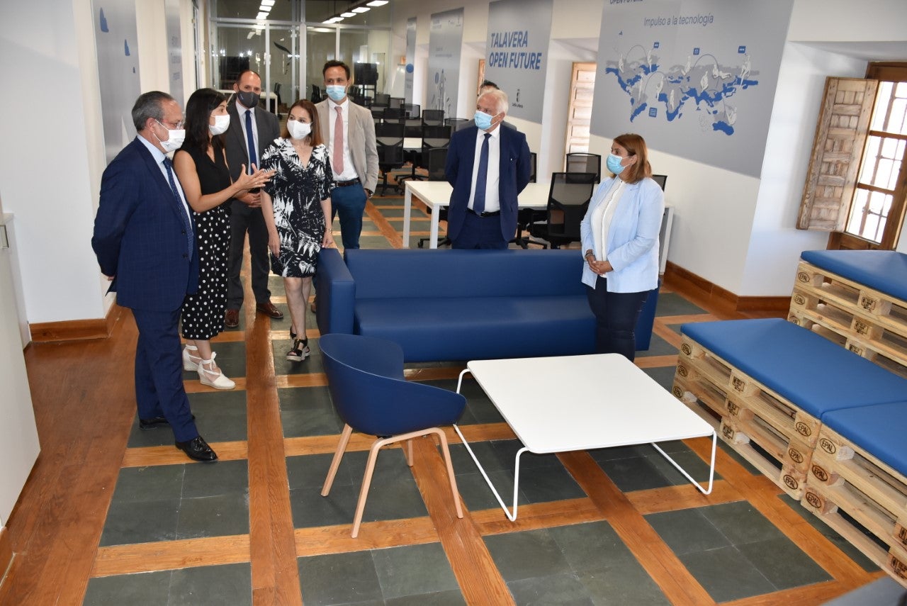 La junta de comunidades firma un convenio con Teléfonica en Talavera La junta de comunidades firma un convenio con Teléfonica en Talavera