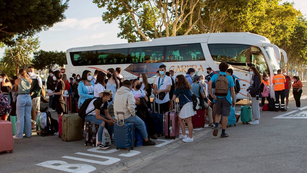 El PP advierte a Gómez que el 'macrobrote' "ha derivado en una 'macrochapuza' y 'macrorridículo' del Govern balear" El PP advierte a Gómez que el 'macrobrote' "ha derivado en una 'macrochapuza' y 'macrorridículo' del Govern balear"