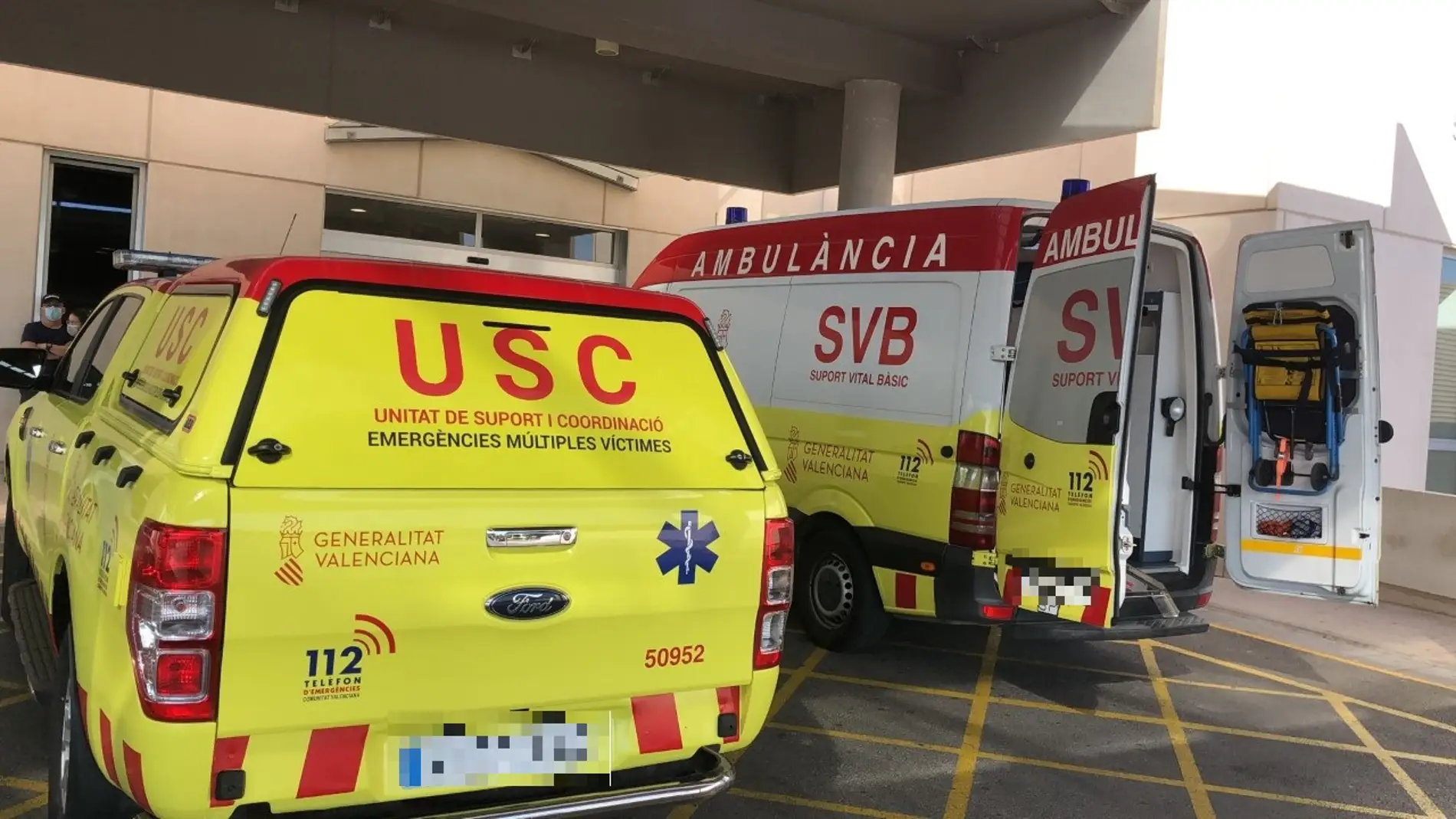 VIR y ambulancia de SVB en el Hospital del Vinalopó de Elche.