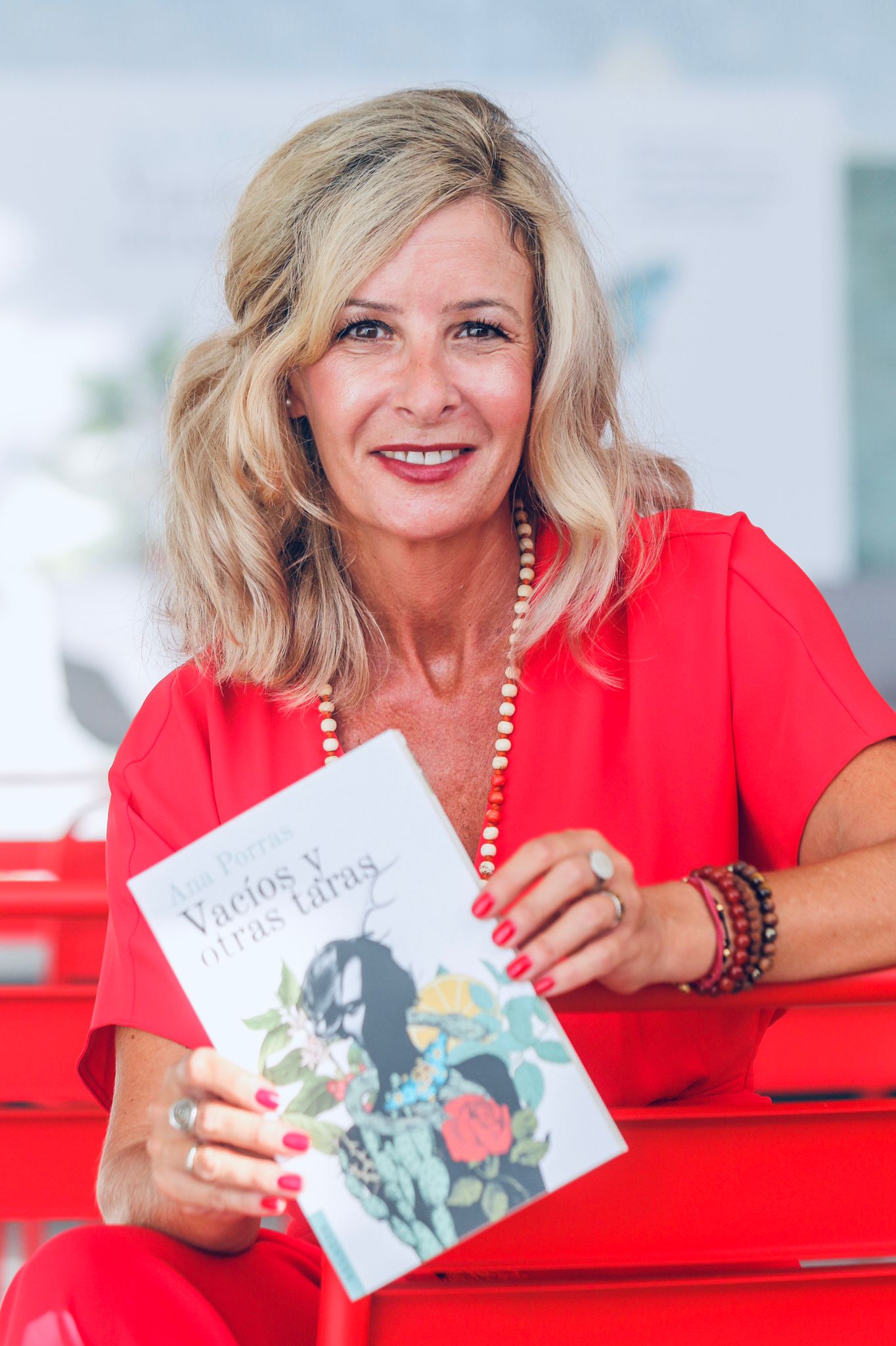 Ana Porras nos habla de "Vacíos y otras taras" Ana Porras nos habla de "Vacíos y otras taras"