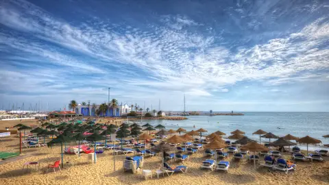 Imagen de archivo de una playa de Marbella Imagen de archivo de una playa de Marbella
