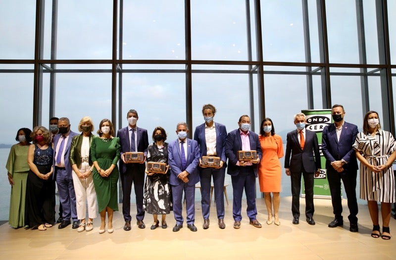 Miguel Ángel Revilla felicita a los “premiados de excepción” de este año Miguel Ángel Revilla felicita a los “premiados de excepción” de este año