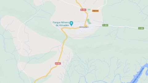 El incendio se ha producido en el polígono industrial de Almadén El incendio se ha producido en el polígono industrial de Almadén