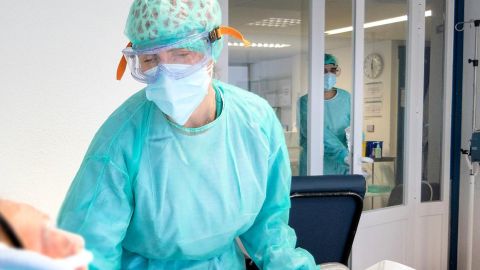 Paciente con covid-19 en un hospital